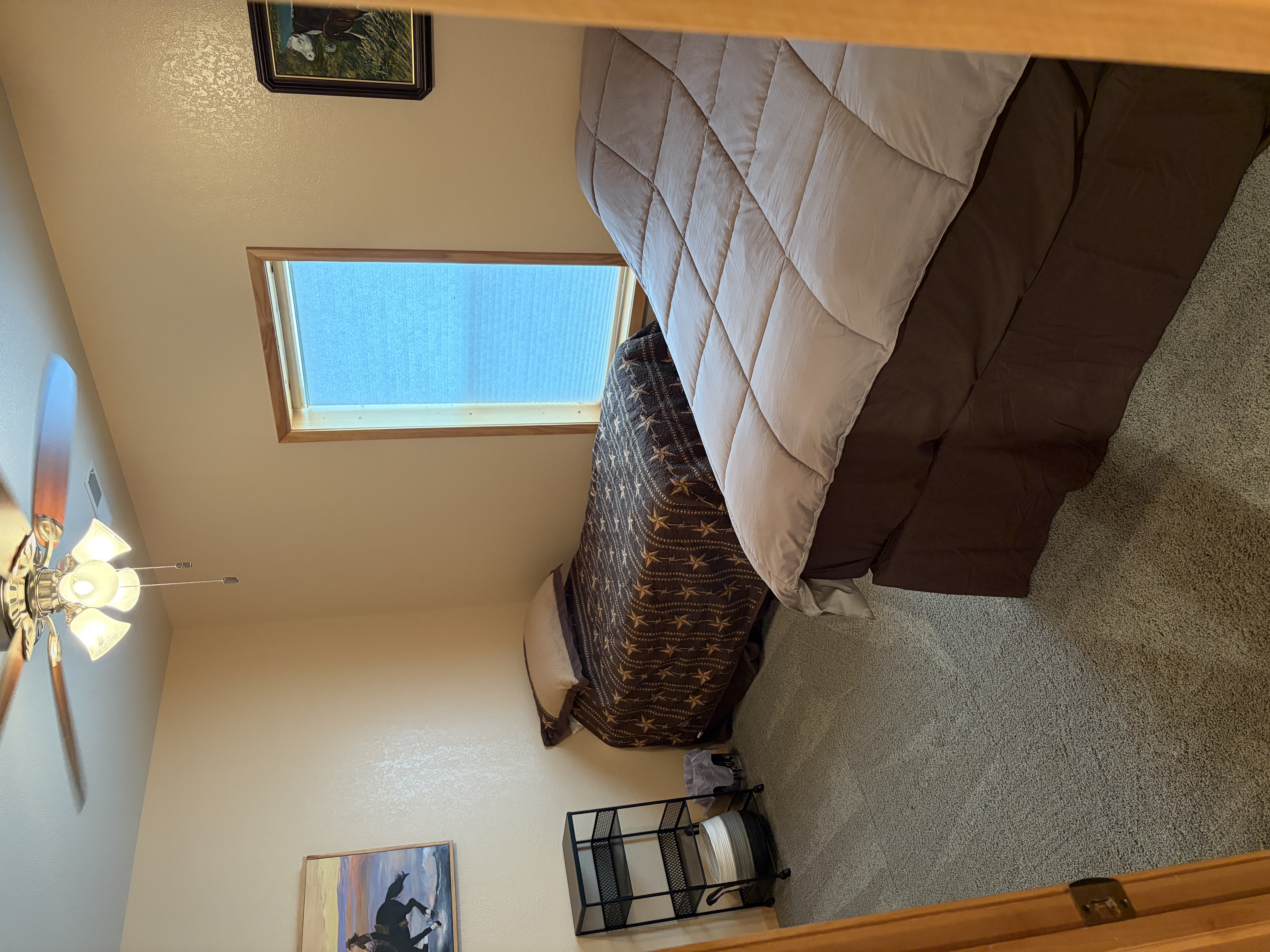 Bedroom with twin beds